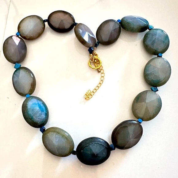 Necklace Natural Agate Gemstone Dyed Blue Oval Hand Knotted Gold Tone Clasp 4118 - Picture 1 of 11